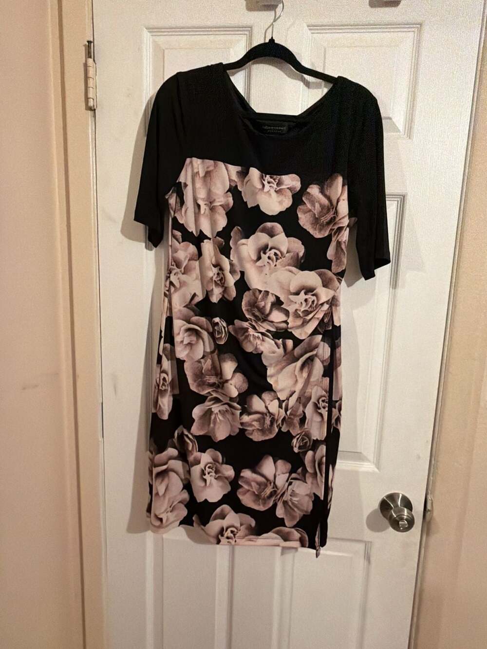 Connected Apparel Black & Pink Floral Print Half Sleeve Sheath Dress